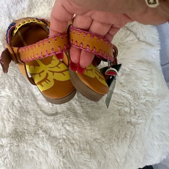 NEW Farm Rio caramel palm tree Whipstitch vegan flat buckle sandals 6 - Picture 5 of 11